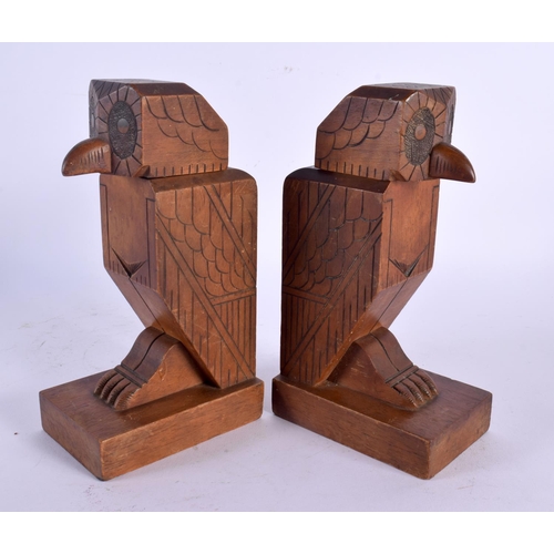 544 - A PAIR OF 1930 CARVED WOOD ROTATING HEAD OWL BOOK ENDS. 21 cm high.