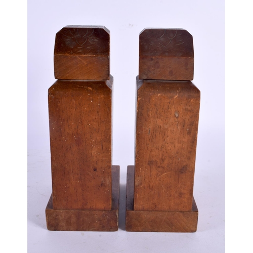 544 - A PAIR OF 1930 CARVED WOOD ROTATING HEAD OWL BOOK ENDS. 21 cm high.