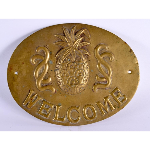 675A - AN UNUSUAL ANTIQUE COUNTRY HOUSE WELCOME BRONZE PLAQUE decorated with a pineapple. 21 cm x 15 cm.