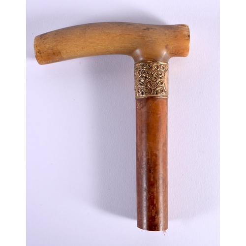 680A - A 19TH CENTURY EUROPEAN CARVED RHINOCEROS HORN HANDLED WALKING CANE. 11 cm x 15 cm.