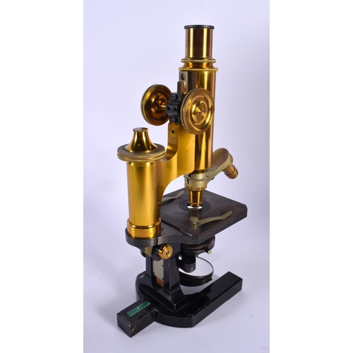 722D - A CHARMING CARL ZEISS MICROSCOPE 30 cm high.