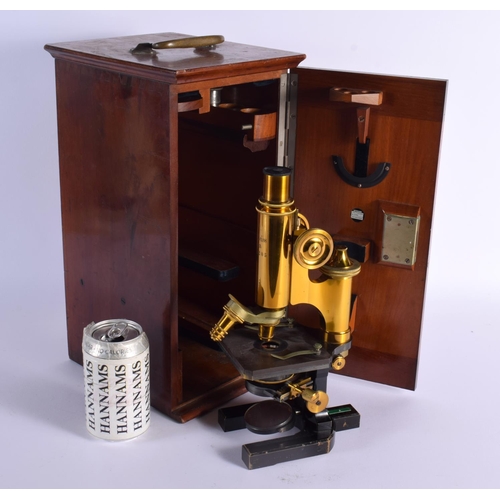 722D - A CHARMING CARL ZEISS MICROSCOPE 30 cm high.