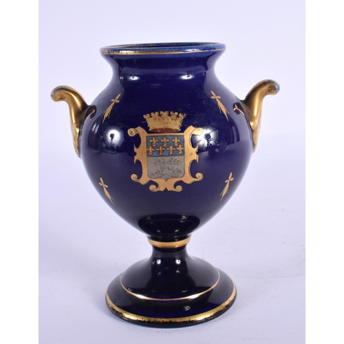 85 - AN EARLY 20TH CENTURY FRENCH TWIN HANDLED BLUE PORCELAIN VASE Sevres style. 12 cm high.