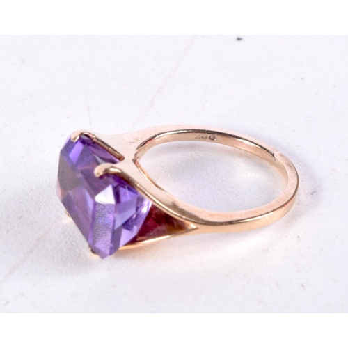 1001 - A 9CT GOLD AND AMETHYST RING. L/M. 4.2 grams.