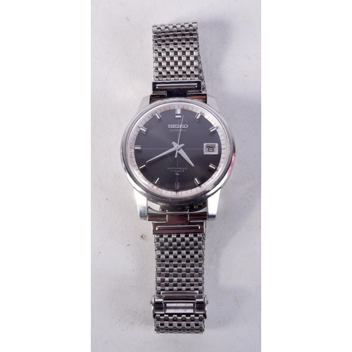 1004 - A SEIKO WRISTWATCH. 3.75 cm wide inc crown.