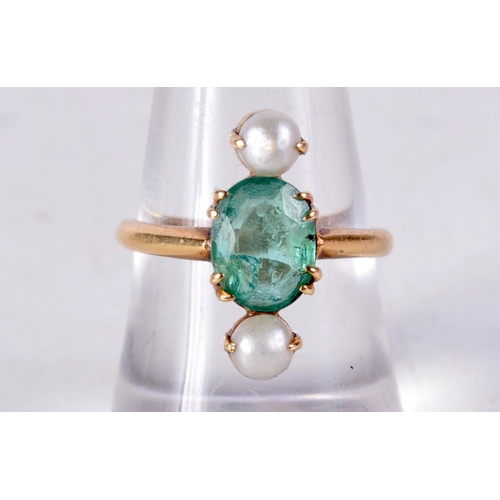 1009 - AN ANTIQUE YELLOW METAL EMERALD AND PEARL RING. O. 3.6 grams.