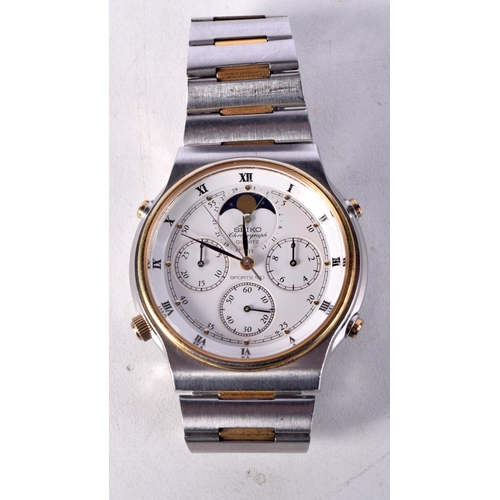 1013 - A SEIKO MOON PHASE CALENDER WATCH. 4 cm wide.