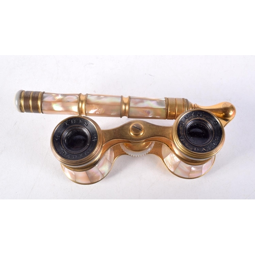 1017 - A PAIR OF MOTHER OF PEARL OPERA GLASSES. 9.5 cm x 4.5 cm extended.