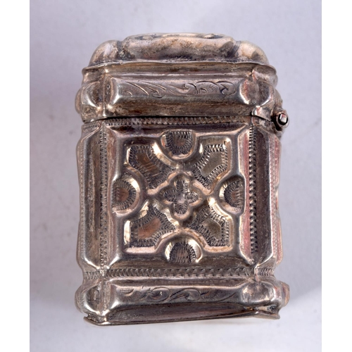 1019 - AN ANTIQUE SILVER BOX. 26 grams. 4.5 cm x 4 cm.