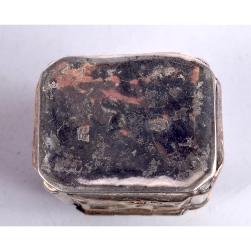 1019 - AN ANTIQUE SILVER BOX. 26 grams. 4.5 cm x 4 cm.