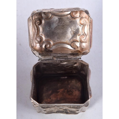 1019 - AN ANTIQUE SILVER BOX. 26 grams. 4.5 cm x 4 cm.