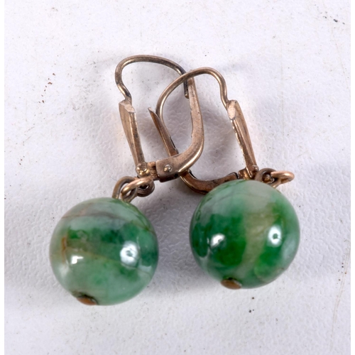 1027 - A PAIR OF VINTAGE CHINESE JADE AND GOLD EARRINGS. 5.3 grams. Jade 2.75 cm wide.