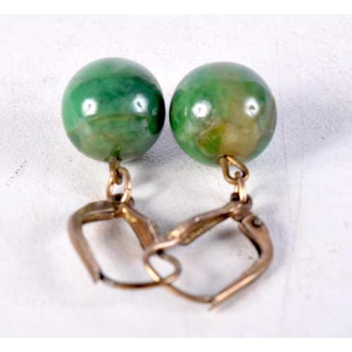 1027 - A PAIR OF VINTAGE CHINESE JADE AND GOLD EARRINGS. 5.3 grams. Jade 2.75 cm wide.