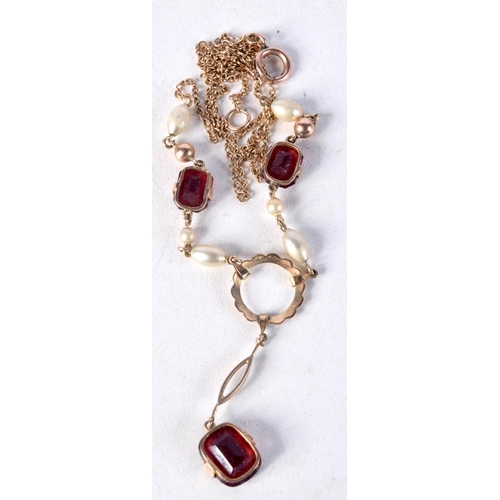 1034 - AN ANTIQUE YELOW METAL GARNET AND PEARL NECKLACE. 4.6 grams. 42 cm long.