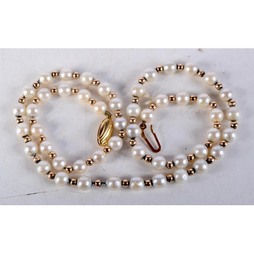 1040 - A 9CT GOLD AND PEARL NECKLACE. 15 grams. 45 cm long.