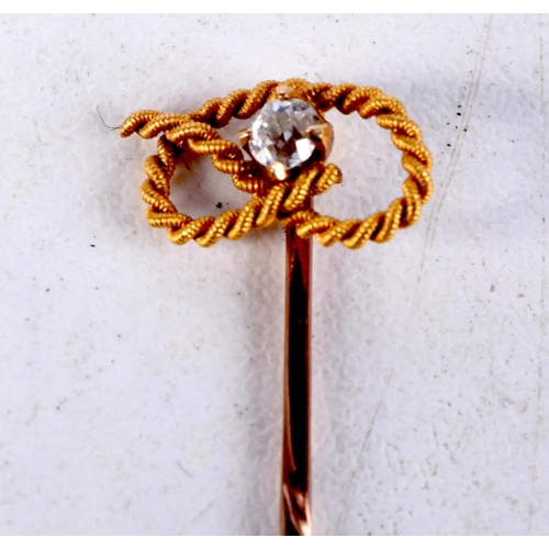 1041 - AN ANTIQUE GOLD STICK PIN. 1 grams. 5 cm long.