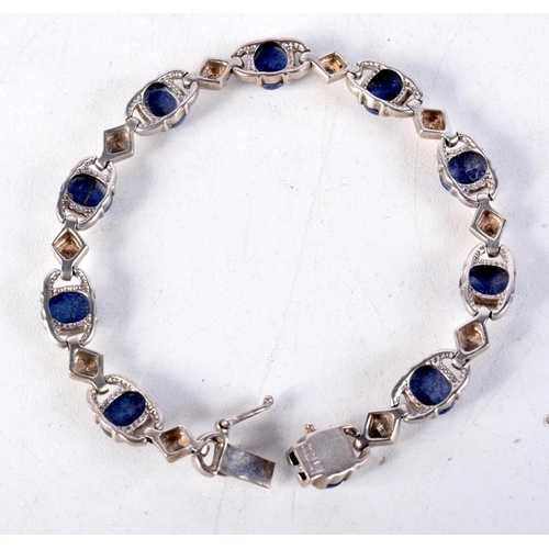 1046 - AN EARLY 20TH CENTURY CHINESE HONG KONG SILVER AND LAPIS LAZULI BRACELET Late Qing/Republican. 16 gr... 