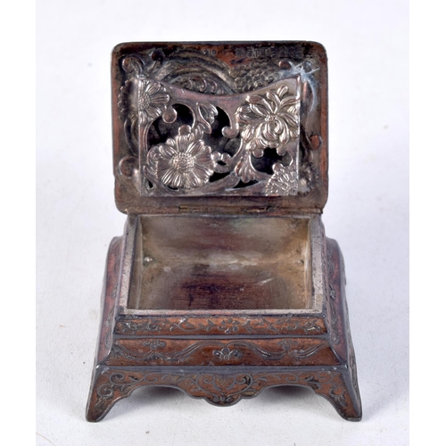 1071 - A 19TH CENTURY JAPANESE MEIJI PERIOD MIXED METAL STAMP BOX. 76 grams. 5.5 cm x 4.25 cm.