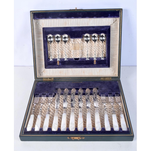 1080 - A CASED SET OF SILVER PLATED FLATWARE. Largest 18 cm long.