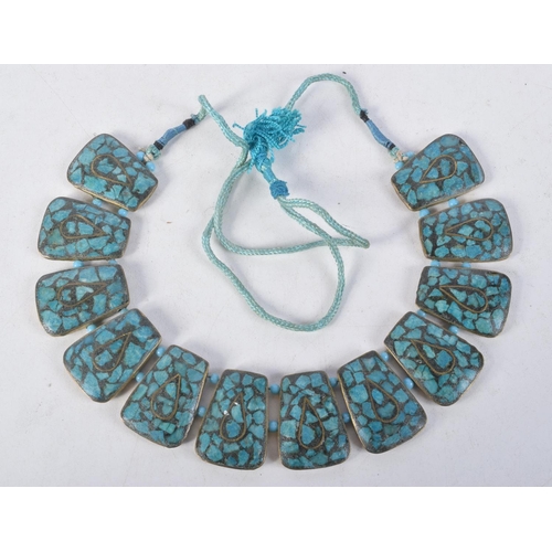 1104 - A VINTAGE TURQUOISE NECKLACE. 70 cm long.