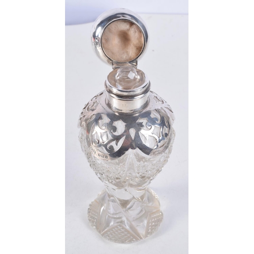 1121 - AN EDWARDIAN SILVER AND CUT GLASS SCENT BOTTLE. Birmingham 1907. 513 grams. 18 cm high.