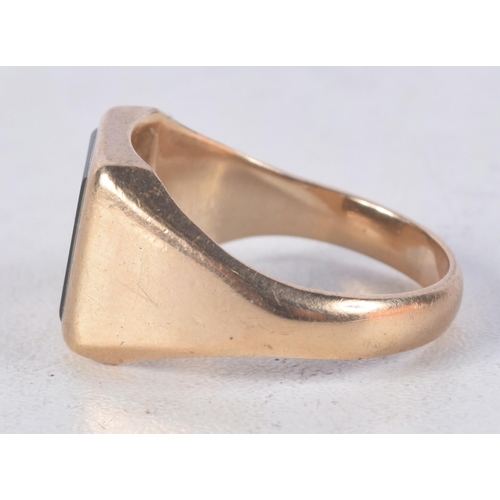 1149 - A 9CT GOLD RING. 7.2 grams. V.