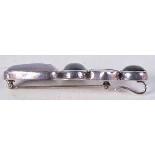 1151 - A STYLISH SILVER BROOCH. 21 grams. 7 cm x 2 cm.