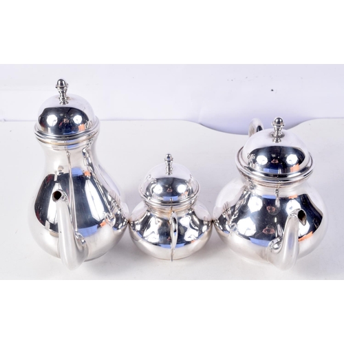 1165 - A THREE PIECE ITALIAN SILVER TEASET. 1000 grams. Largest 21 cm x 20 cm. (3)