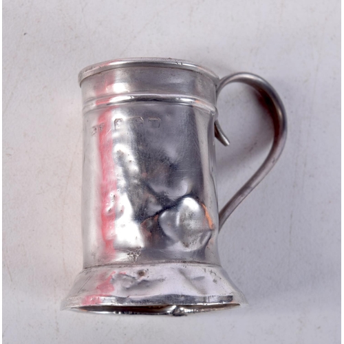 1166 - THREE SILVER TOPPED JARS and a silver mug. London 1859 to 1918. Silver 7 grams. Largest 9 cm x 7.5 c... 