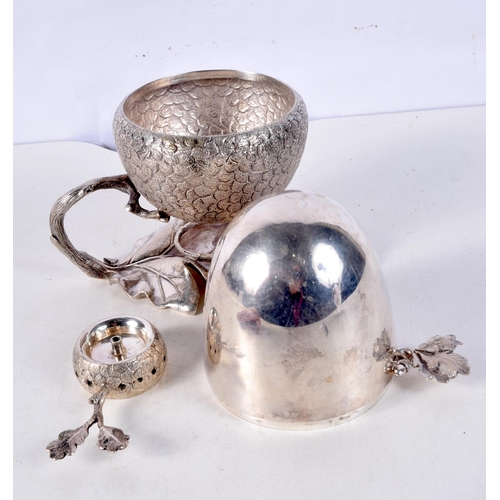 1175 - A RARE SILVER PLATED ACORN FORM EGG CODDLER. 696 grams. 19 cm x 19 cm.