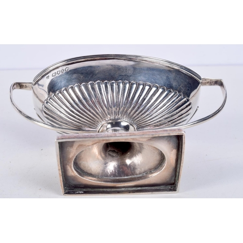 1185 - A VICTORIAN TWIN HANDLED SILVER SUGAR DISH. 113 grams. London 1880. 15 cm x 9 cm.