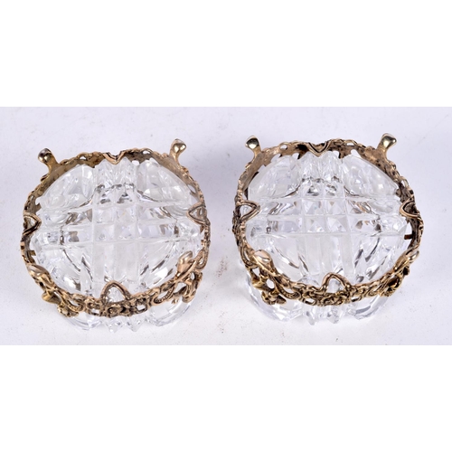 1211 - A PAIR OF ANTIQUE CONTINENTAL SILVER GILT SALTS. Silver 38 grams. 6 cm x 4 cm.