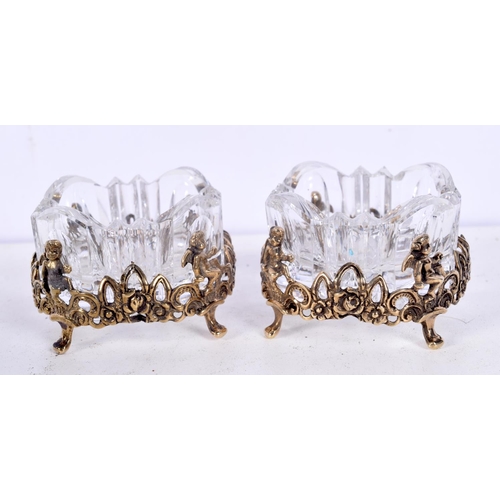 1211 - A PAIR OF ANTIQUE CONTINENTAL SILVER GILT SALTS. Silver 38 grams. 6 cm x 4 cm.