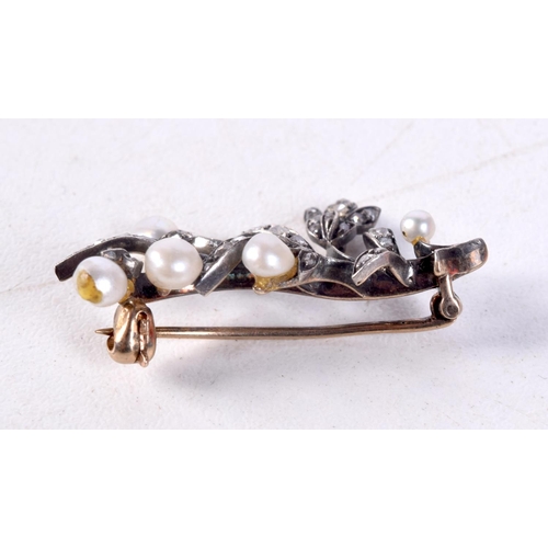 1267 - A ROSE GOLD DIAMOND AND PEARL BROOCH. 4 grams. 4.25 cm x 1.75 cm.