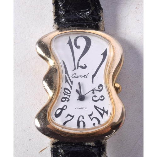 1276 - A VINTAGE YELLOW METAL WATCH. 3 cm wide.