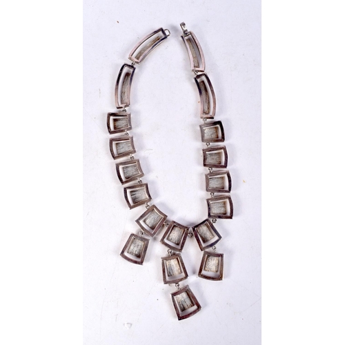 1292 - A MODERNIST SILVER NECKLACE. 95 grams. 39 cm long.