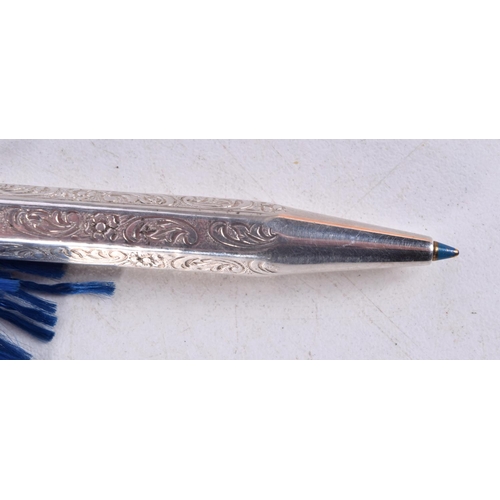 1297 - AN EDWARDIAN SILVER PENCIL. London 1900. 16.7 grams. 10 cm long.