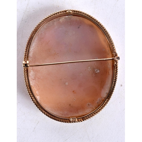 1300 - AN ANTIQUE 9CT GOLD CAMEO BROOCH. 15.5 grams. 5.5 cm x 4.5 cm.