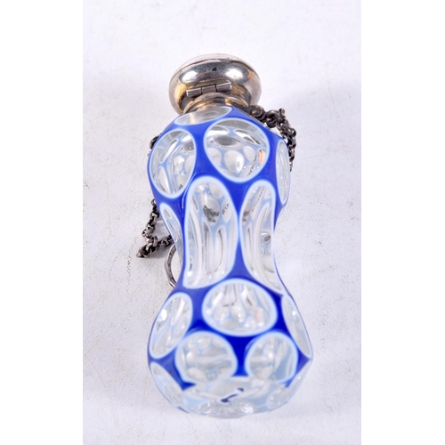 1340 - A VICTORIAN SILVER MOUNTED BLUE OVERLAID GLASS SCENT BOTTLE. 58 grams. 7.5 cm x 3 cm.