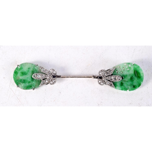 1388 - A FINE ART DECO CHINESE JADEITE AND DIAMOND BROOCH. 4.8 grams. 6.5 cm x 1.5 cm.