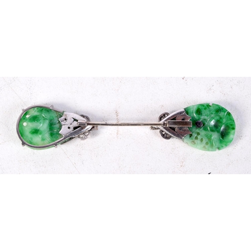 1388 - A FINE ART DECO CHINESE JADEITE AND DIAMOND BROOCH. 4.8 grams. 6.5 cm x 1.5 cm.