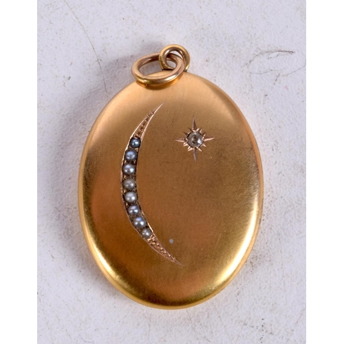 1391 - A 10K GOLD LOCKET. 10.4 grams. 3.75 cm x 2.5 cm.