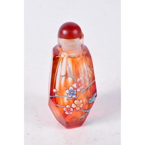 1394 - A VINTAGE CHINESE ENAMELLED GLASS SNUFF BOTTLE. 7 cm x 3 cm.