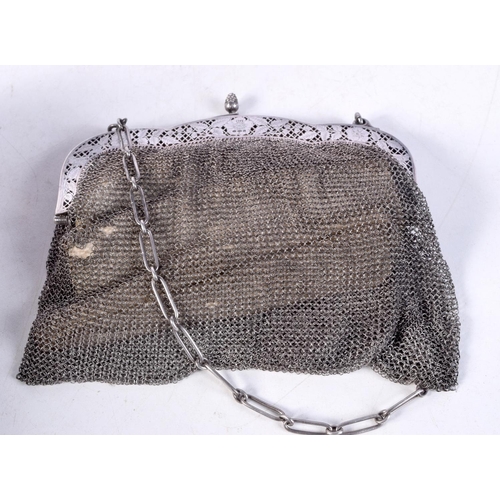 1403 - A VINTAGE SILVER PURSE. 278 grams. 15 cm x 15 cm.