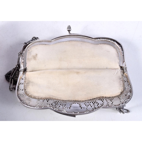 1403 - A VINTAGE SILVER PURSE. 278 grams. 15 cm x 15 cm.