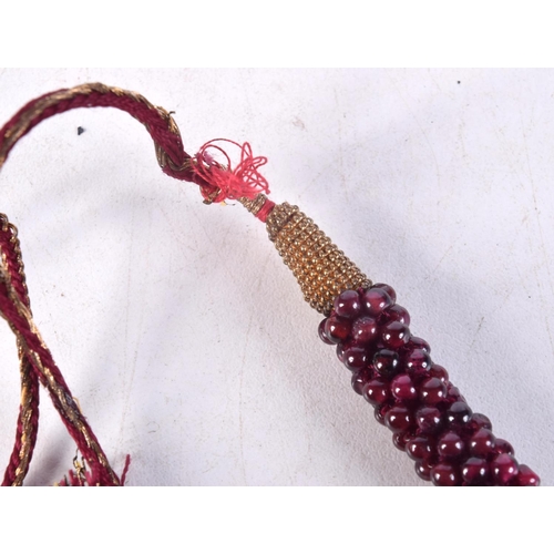 1407 - A GARNET NECKLACE. 55 grams. 41 cm long.