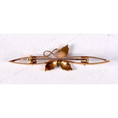 1411 - A VICTORIAN 15CT GOLD PEARL BROOCH. 3.5 grams. 5 cm x 1.25 cm.