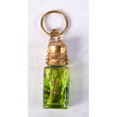 1424A - A VINTAGE GLASS SCENT BOTTLE. 5 cm x 1.75 cm.