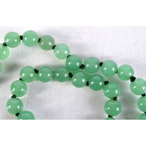 1424E - A JADE NECKLACE. 66 cm long.