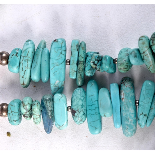 1425 - A TURQUOISE NECKLACE. 47 cm long.